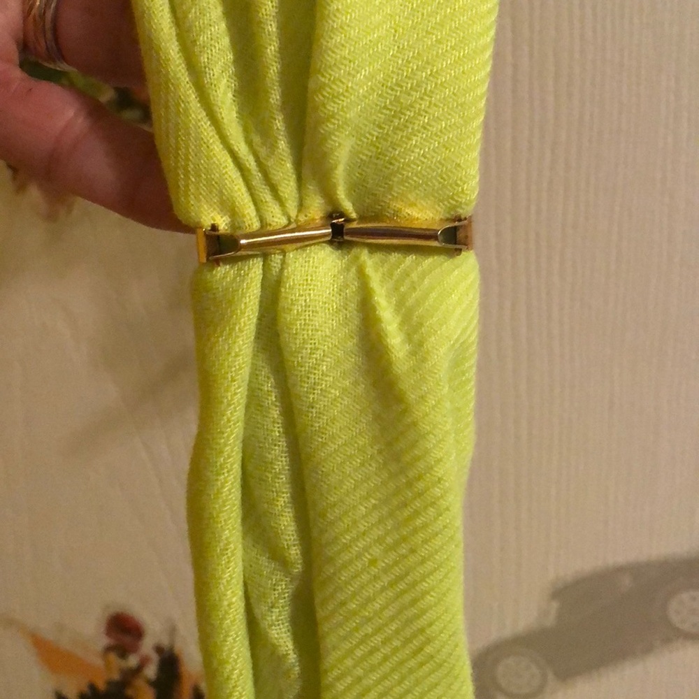 Scarf 🧣 Clip - Picture 6 of 7